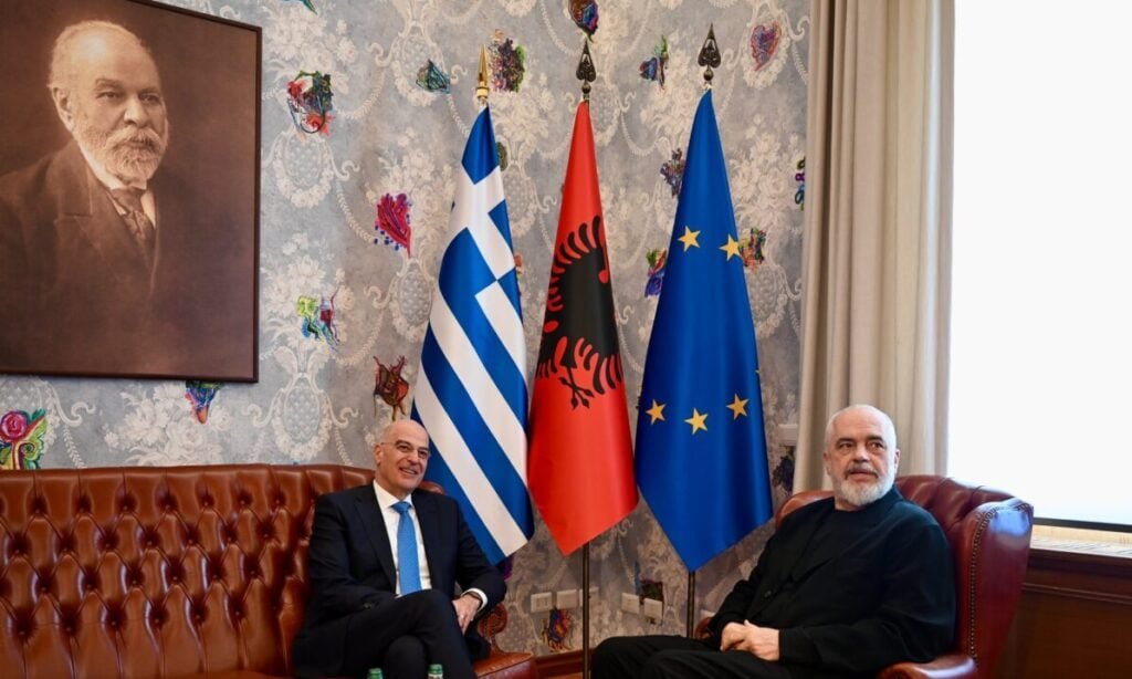 Στην Αλβανία ο Δένδιας: Διμερείς σχέσεις και στρατιωτικά κοιμητήρια στο επίκεντρο των επαφών