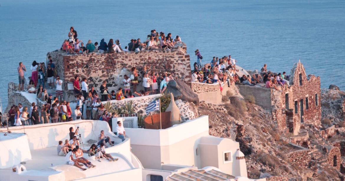 Άλμα του τουρισμού και τον Μάρτιο παρά τον πόλεμο στον Κόλπο – Εκτίναξη εσόδων κατά 55% και αφίξεων κατά 38%