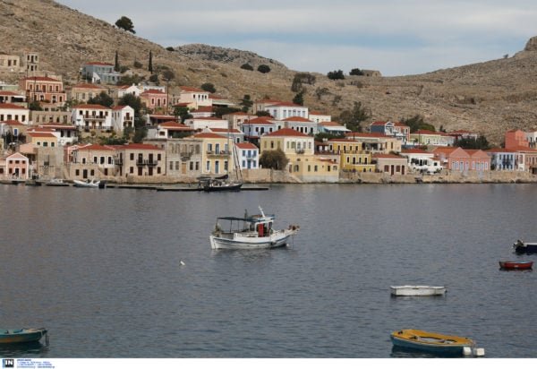 ΙΕΛΚΑ: Ένας στους δυο Έλληνες σχεδιάζουν να κάνουν διακοπές φέτος – Κερδίζουν έδαφος οι οικονομικοί τύποι
