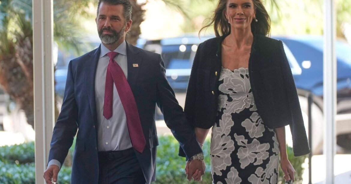 Πώς η αγάπη για τις ΗΠΑ απέτρεψε τον Τραμπ να πάει στον γάμο του γιου του, Ντον Τραμπ Τζούνιορ – Μελάνια και Μπάρον, το ίδιο