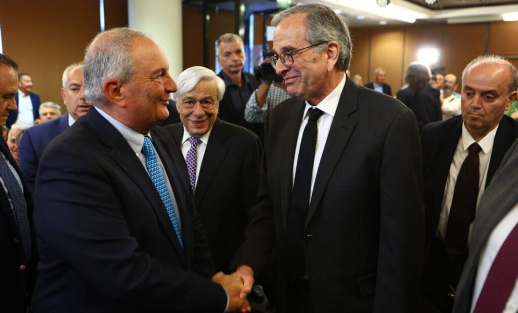Αιχμές Καραμανλή κατά της κυβέρνησης για θεσμούς και «ήρεμα νερά», παρόντος του Σαμαρά
