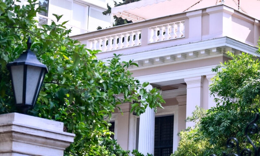Κυβερνητικές πηγές για Τσίπρα: «Το ίδιο αμετανόητος και απαράλλαχτος»