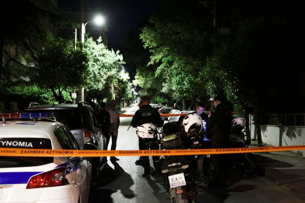 Χολαργός: «Ελάτε γρήγορα, ο σύζυγός μου με απειλεί με πιστόλι» – Το κίνητρο που όπλισε το χέρι του 57χρονου