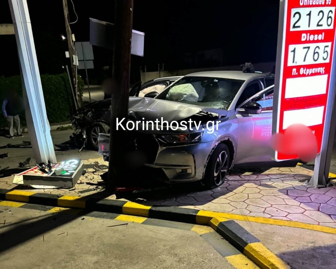 Κορινθία: Ένας τραυματίας και μια κομμένη κολώνα της ΔΕΗ από σφοδρή σύγκρουση Ι.Χ. σε διασταύρωση καρμανιόλα