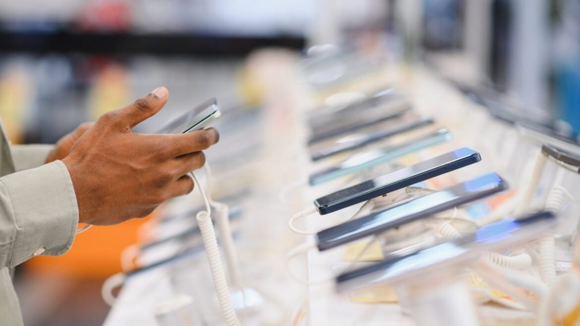 IDC: Ιστορικό κραχ στην αγορά των smartphones — Στα $550 η μέση τιμή λόγω της κρίσης στο Ιράν και της έλλειψης μνήμης
