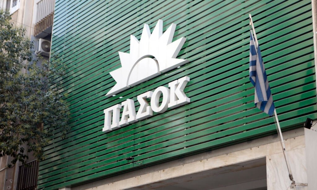 Το ΠΑΣΟΚ επιτίθεται σε εταιρείες δημοσκοπήσεων – Η απάντηση της RealPolls