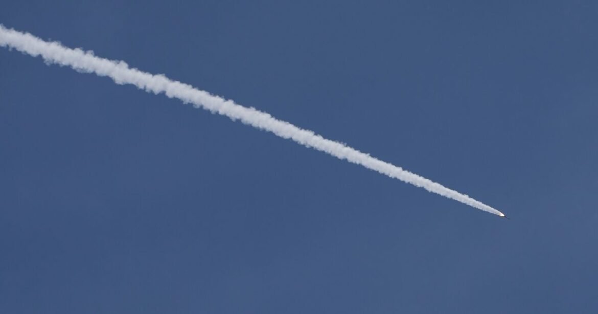 Νέα χτυπήματα των ΗΠΑ στο Ιράν και αντίποινα με πυραύλους από την Τεχεράνη – «Θέλουν συμφωνία», λέει ο Τραμπ