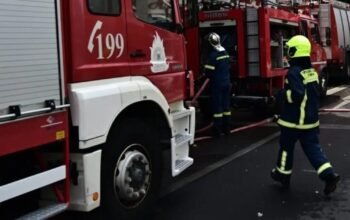 Φωτιά στους Αγίους Θεοδώρους: Διακοπή κυκλοφορίας σε Εθνική Οδό και Προαστιακό
