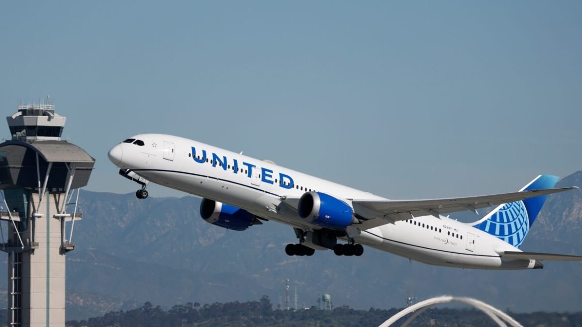 Πτήση της United Airlines επέστρεψε εσπευσμένα λόγω ενός ονόματος Bluetooth με τέσσερα γράμματα