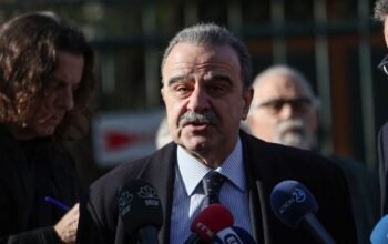 Φυλλοροεί ο ΣΥΡΙΖΑ – έφυγε για Τσίπρα και ο Γιάννης Μαντζουράνης