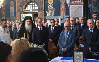 Στην Κόρινθο ο τελευταίος αποχαιρετισμός στον Νίκο Ταγαρά