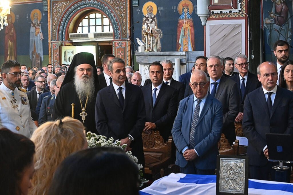 Στην Κόρινθο ο τελευταίος αποχαιρετισμός στον Νίκο Ταγαρά