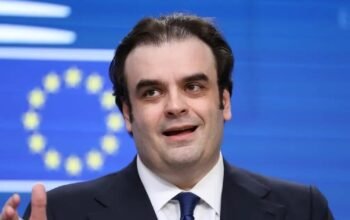 Ο Πιερρακάκης συνάντησε τον Μακρόν στο Μέγαρο των Ηλυσίων