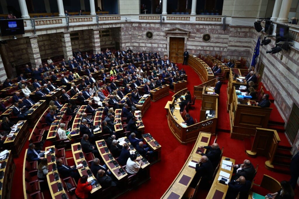 Η Επιτροπή Αναθεώρησης του Συντάγματος έχει δύο μήνες μπροστά της