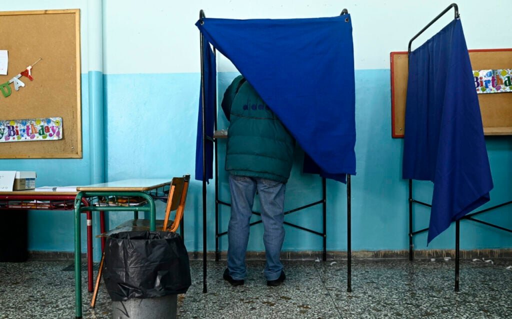 Δημοσκόπηση Prorata: Δεύτερος ο Τσίπρας, κοντά στην πέμπτη θέση το ΠΑΣΟΚ