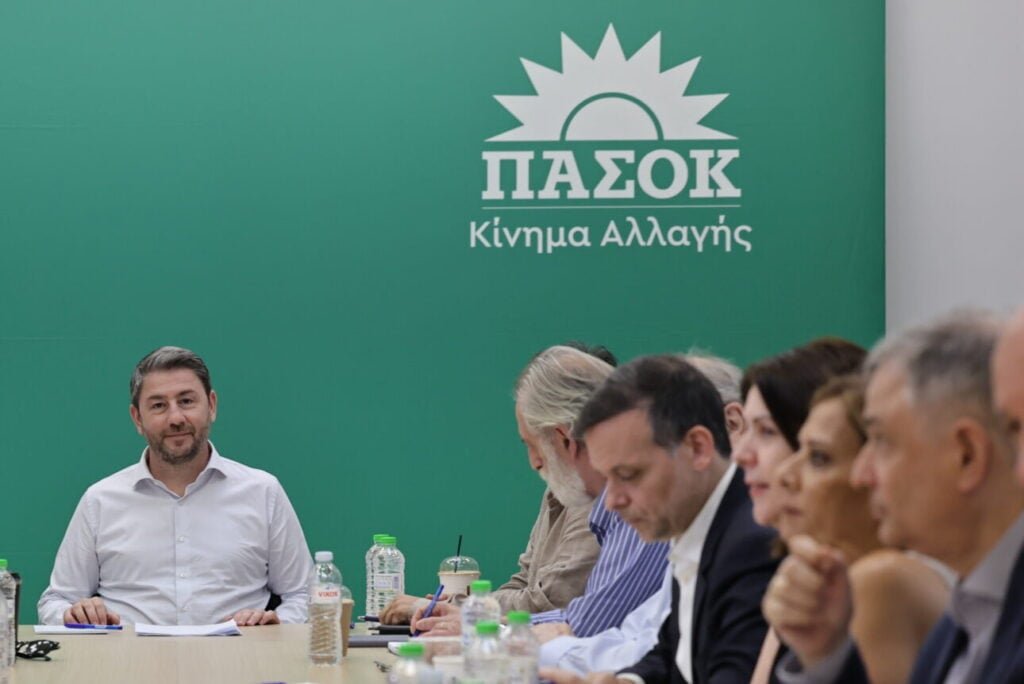 Ο Ανδρουλάκης απάντησε στον Δούκα: «Δεν θα παίξουμε ρόλο κομπάρσου – όχι στα πολιτικά προξενιά»