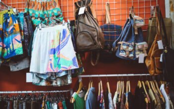 ΕΣΑ: Στο στόχαστρο τα καταστήματα second hand – Καταγγελίες για αθέμιτο ανταγωνισμό στο λιανεμπόριο ένδυσης και υπόδησης