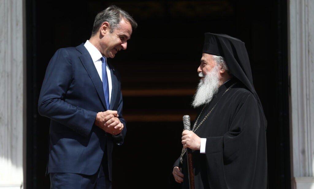 Μητσοτάκης – Πατριάρχης Ιεροσολύμων: Κοινό μέτωπο για τη διαφύλαξη των Αγίων Τόπων