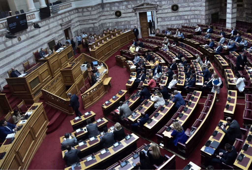 Δημοσκόπηση Ιnterview: Πάνω από το όριο του 30% η ΝΔ, τρίτο το ΠΑΣΟΚ