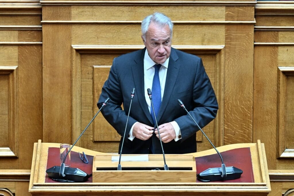 Ενταση στη Βουλή για το Μεταναστευτικό και το ερώτημα Βορίδη «θα τη βουλιάξουμε τη βάρκα;»