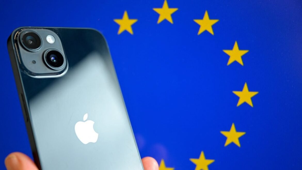 Πόλεμος Apple και ΕΕ για τη Siri AI: «Δική της απόφαση να μην τη φέρει στα iPhone της Ευρώπης» λέει η Κομισιόν