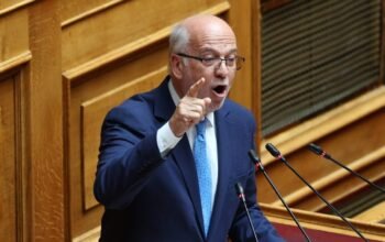Μπηχτή Φλωρίδη σε Ανδρουλάκη για τη Συνταγματική Αναθεώρηση: Οποιος απέχει, θα βλέπει τη βελόνα να κουνιέται προς τα κάτω