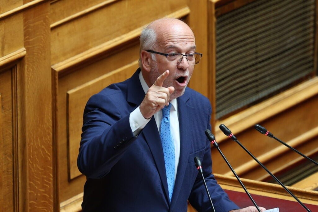 Μπηχτή Φλωρίδη σε Ανδρουλάκη για τη Συνταγματική Αναθεώρηση: Οποιος απέχει, θα βλέπει τη βελόνα να κουνιέται προς τα κάτω