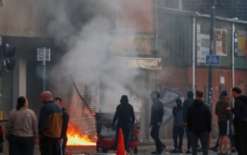 «Εκτελέσεις, απελάσεις και εμφύλιος»: Επικίνδυνη ακροδεξιά στροφή στην Βρετανία