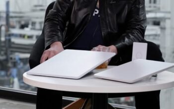 Ο Έλον Μασκ αποκαλύπτει δύο νέα, λεπτότερα πιάτα Starlink και το σχέδιο για «δορυφόρους AI»