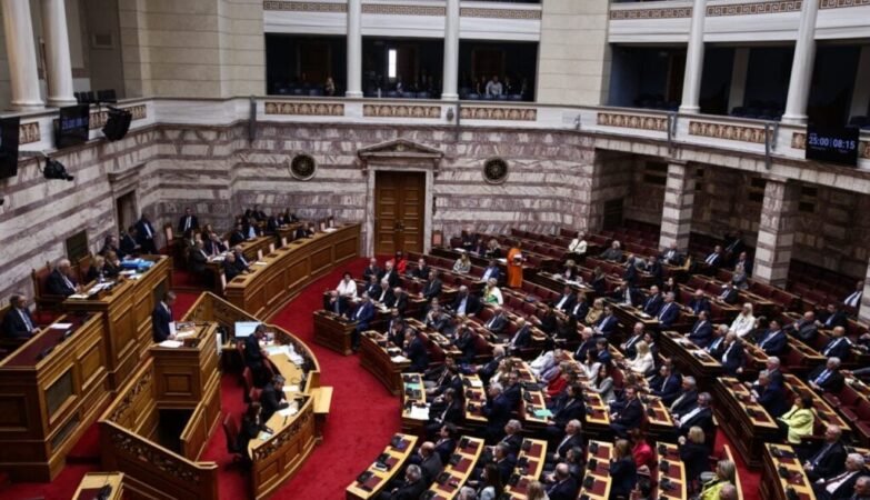 Αντιπαράθεση στη Βουλή για τη θέση Μόνιμου Υπηρεσιακού Υφυπουργού Εξωτερικών