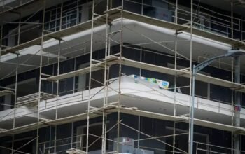 Η απειλή στασιμοπληθωρισμού τρομάζει ^ το δίλημμα των κεντρικών τραπεζών ^ παραμένει το θετικό σενάριο για την οικονομία ^ το «καύσιμο» της