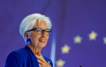 Η Λαγκάρντ προειδοποιεί για κινδύνους στην ανάπτυξη και ανοδικές πιέσεις στον πληθωρισμό