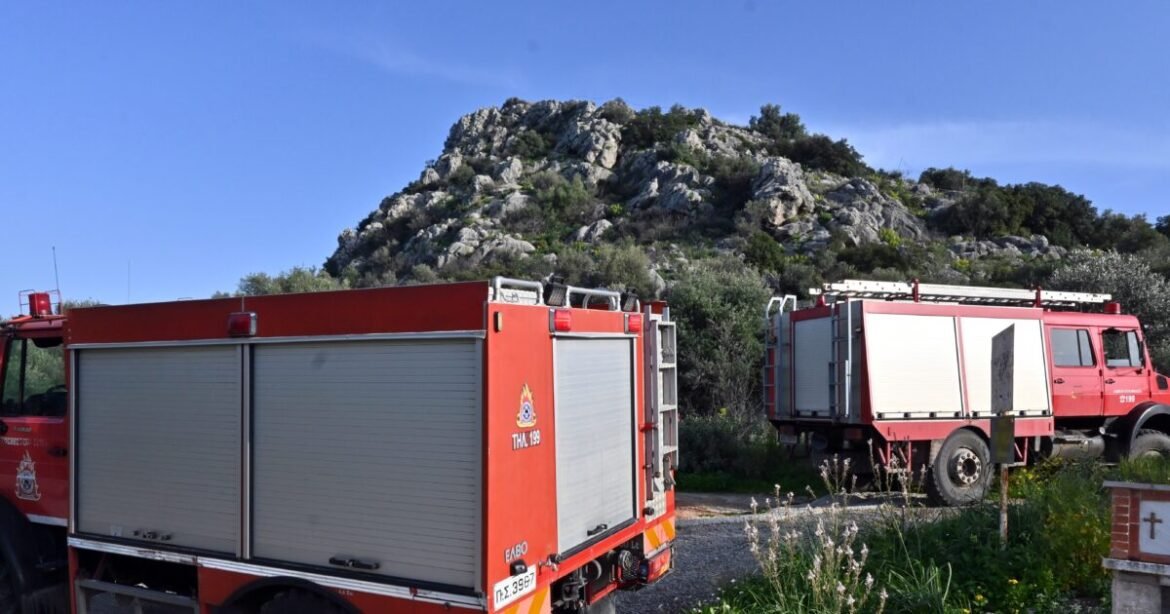 Φωτιά στα Μέθανα: Σηκώθηκαν 4 αεροσκάφη