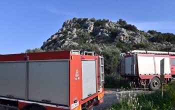 Φωτιά στα Μέθανα: Σηκώθηκαν 4 αεροσκάφη
