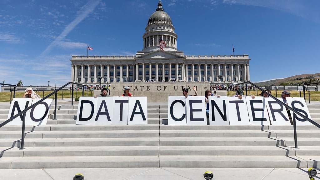 Μπλόκο 130 δισ. δολαρίων στα data centers: Ιστορικό ρεκόρ αντιδράσεων στις ΗΠΑ εν μέσω φόβων για τις περιβαλλοντικές επιπτώσεις