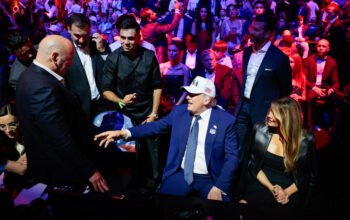 Σάλος στις ΗΠΑ: Μαχητής UFC αποκάλεσε τη Μισέλ Ομπάμα «άντρα» μπροστά στον Τραμπ – Βίντεο
