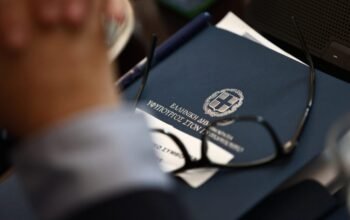 Ποιοι είναι οι τέσσερις νέοι γενικοί γραμματείς στα υπουργεία Περιβάλλοντος, Πολιτισμού και Ναυτιλίας