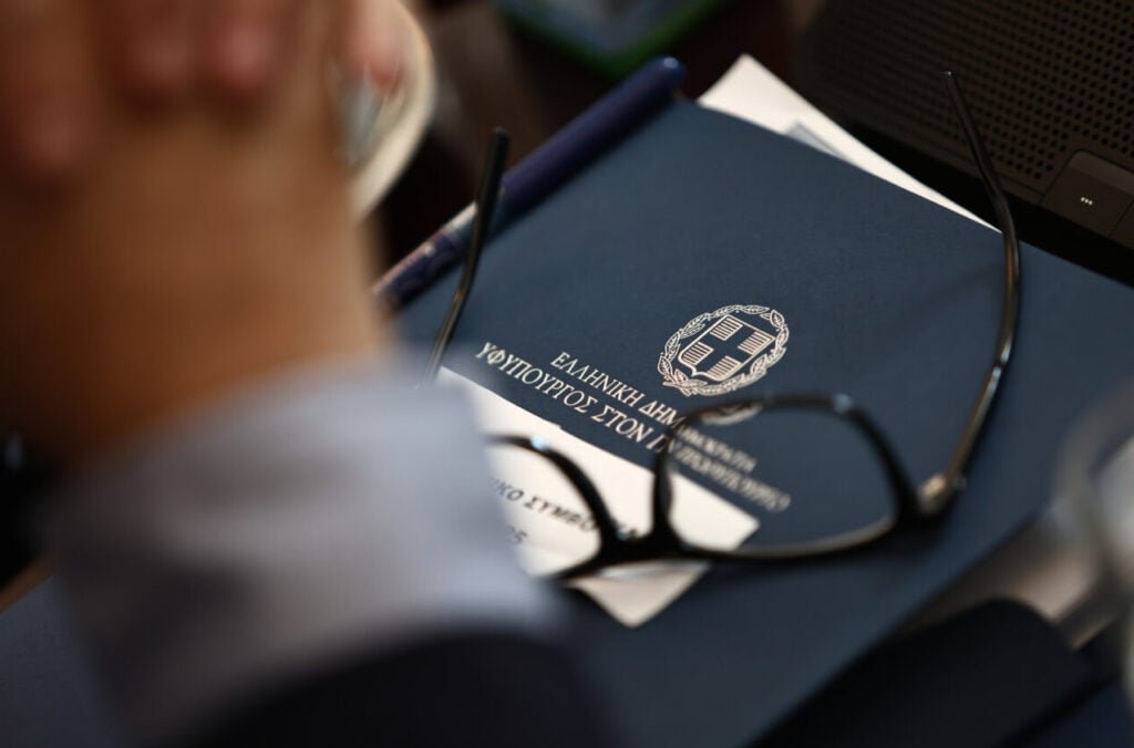 Ποιοι είναι οι τέσσερις νέοι γενικοί γραμματείς στα υπουργεία Περιβάλλοντος, Πολιτισμού και Ναυτιλίας