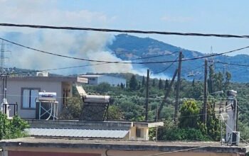 Φωτιά στα Ζησιμαίικα στη Δυτική Αχαΐα: Επιχειρούν και εναέρια μέσα