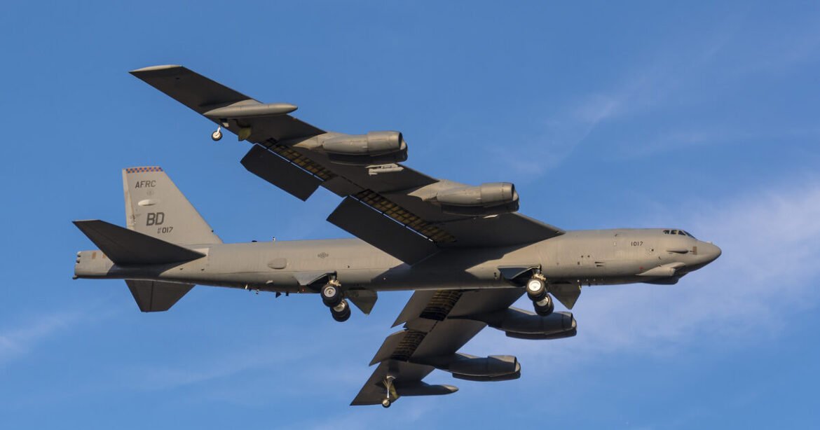 Συνετρίβη βομβαρδιστικό B-52 στην Καλιφόρνια (Βίντεο)