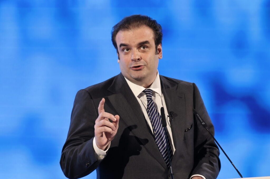 Πιερρακάκης: Χαμηλότερο του ευρωπαϊκού μ.ο. το ιδιωτικό χρέος, χρειάζεται όμως «να βγάλουμε ανθρώπους από το νερό»