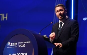 Ανδρουλάκης: Από το βήμα του ΣΕΒ επανέφερε την πρόταση για τετραήμερη εργασία