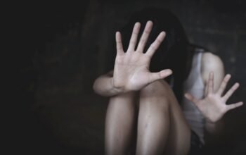 Φρίκη στο Πακιστάν: Την βίαζαν επί ένα χρόνο, την ανάγκασαν σε έκτρωση και πέθανε