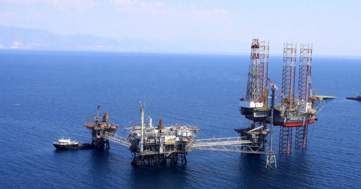 Μέσα στο καλοκαίρι το market test για την αποθήκη CO2 της Energean στον Πρίνο – Φτάνει σύντομα στο Πέραμα η υπεράκτια πλατφόρμα