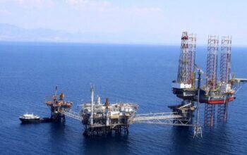 Μέσα στο καλοκαίρι το market test για την αποθήκη CO2 της Energean στον Πρίνο – Φτάνει σύντομα στο Πέραμα η υπεράκτια πλατφόρμα