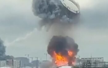 Κόλαση στη Μόσχα: Ουκρανικό drone χτύπησε διυλιστήριο – Ανατινάχτηκε καπάκι δεξαμενής, «βροχή» από πετρέλαιο
