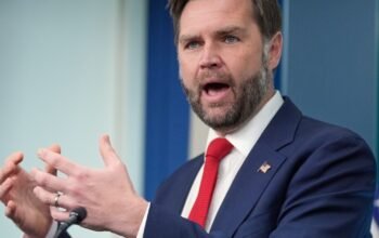 Αυστηρό μήνυμα Βανς σε Ισραήλ: «Ξυπνήστε» και σεβαστείτε τη συμφωνία με το Ιράν