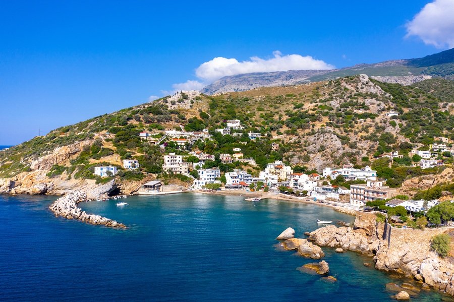 Καταρρέει ο μύθος της Ικαρίας για τη μακροζωία: «Δηλώνονταν 9.000 άτομα ως 100 ετών ενώ είχαν πεθάνει»