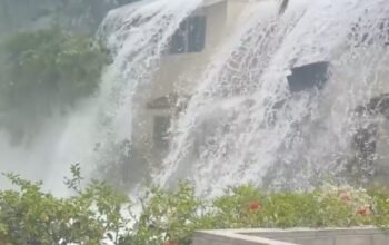 Γιγάντιο κύμα «κατάπιε» σπίτια στη Χαβάη – Βίντεο