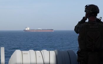 Περίπου 20 τανκερ διέσχισαν το Ορμούζ μετά την συμφωνία – Πάνω από 100 πλοία περνούσαν προπολεμικά